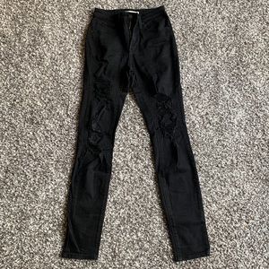 Black ripped Levi’s skinny jeans